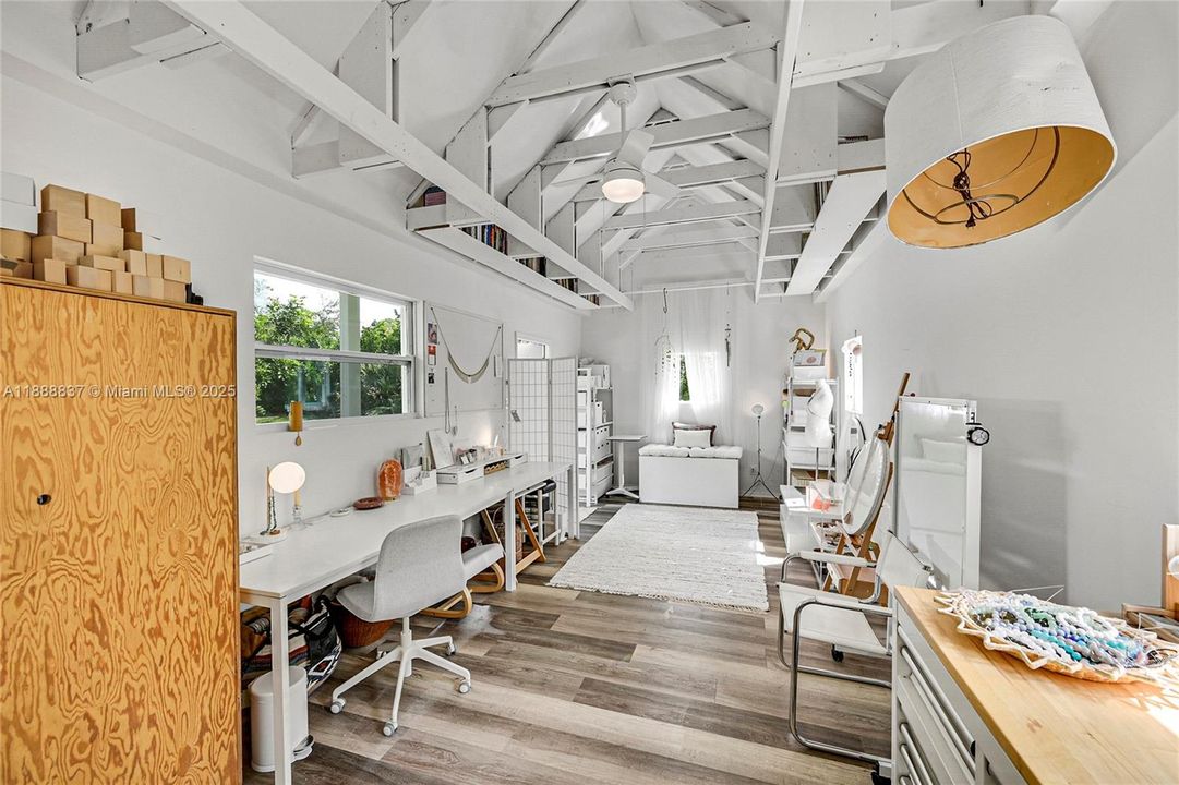 Active With Contract: $639,900 (3 beds, 2 baths, 1664 Square Feet)