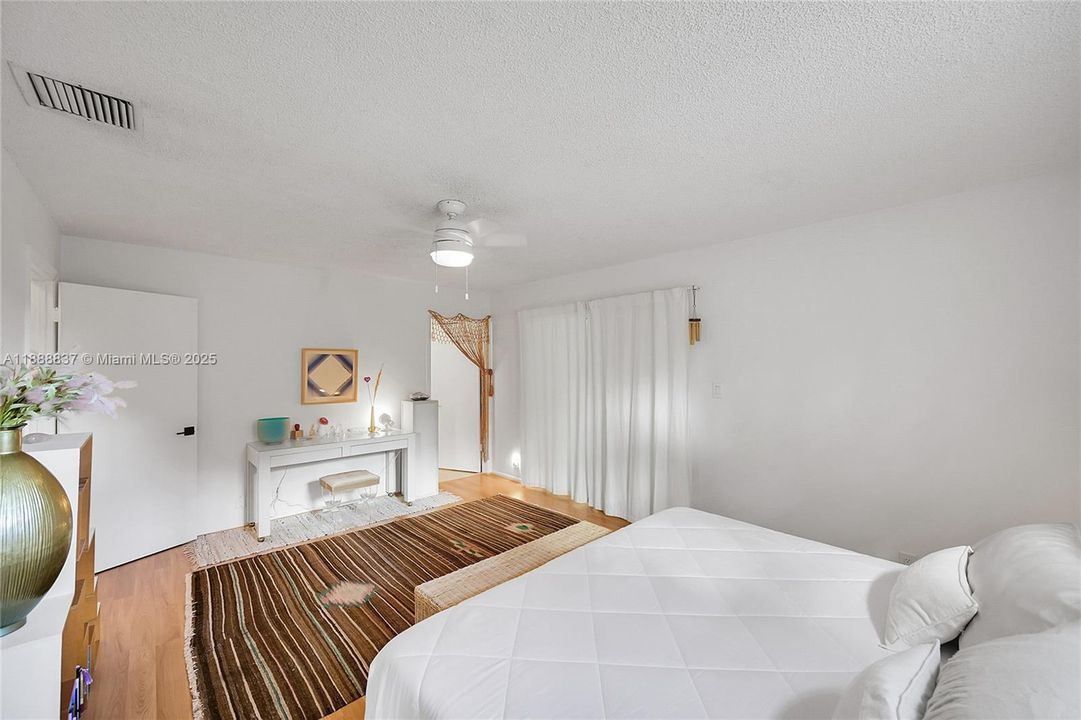 Active With Contract: $639,900 (3 beds, 2 baths, 1664 Square Feet)