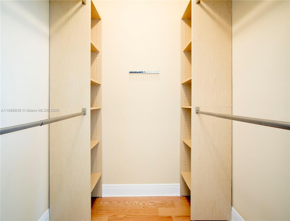 For Sale: $570,000 (2 beds, 2 baths, 955 Square Feet)