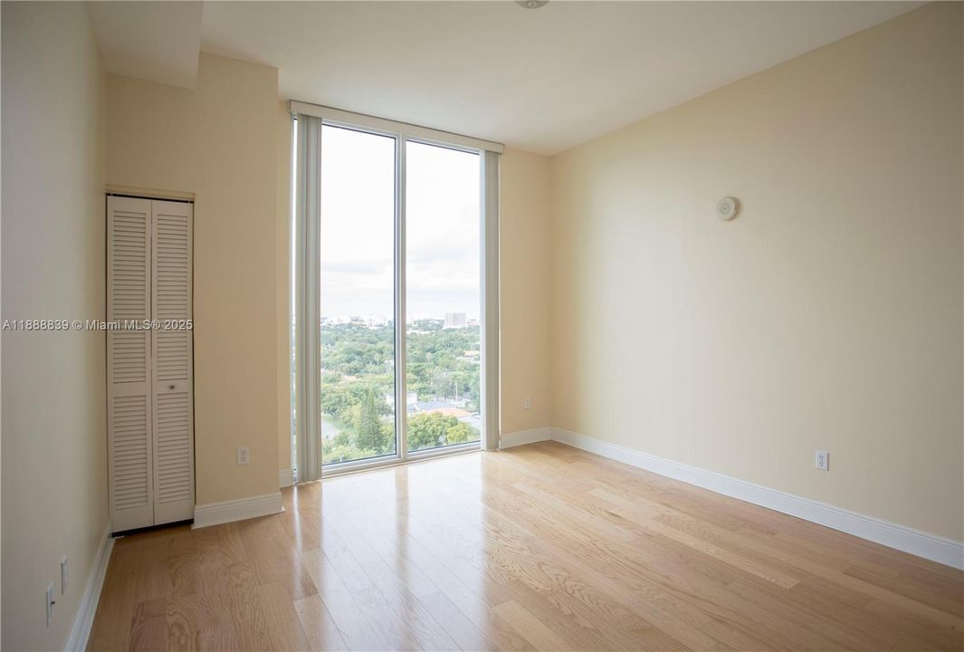 For Sale: $570,000 (2 beds, 2 baths, 955 Square Feet)