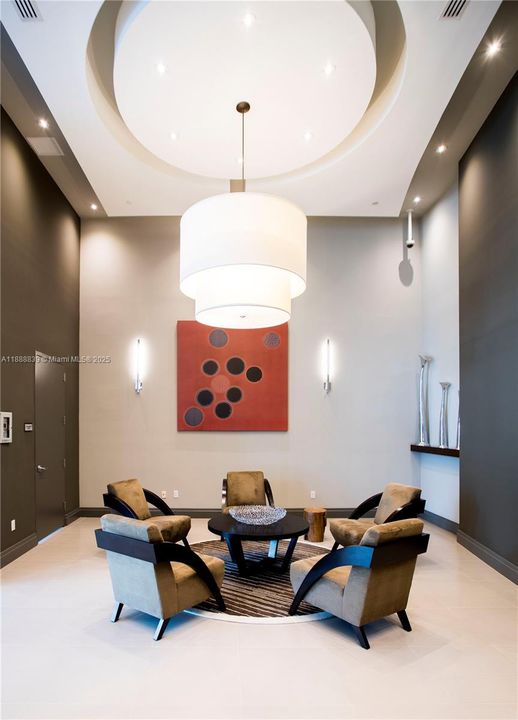 For Sale: $570,000 (2 beds, 2 baths, 955 Square Feet)