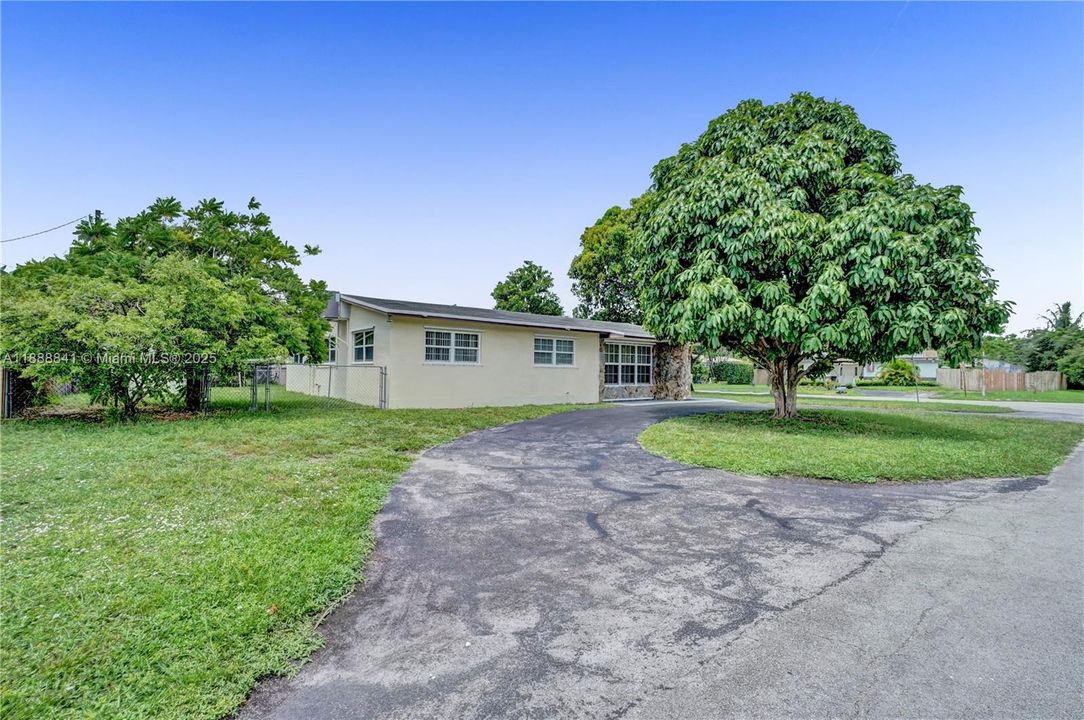 Recently Rented: $3,300 (4 beds, 2 baths, 1845 Square Feet)