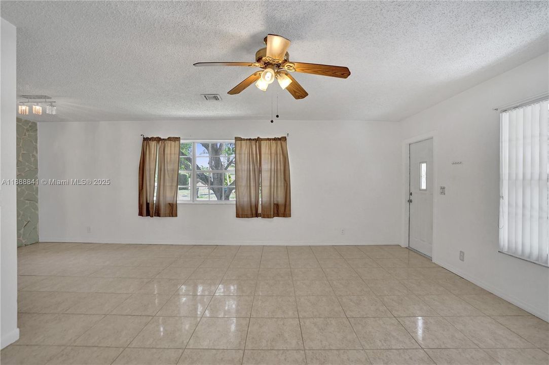 Recently Rented: $3,300 (4 beds, 2 baths, 1845 Square Feet)