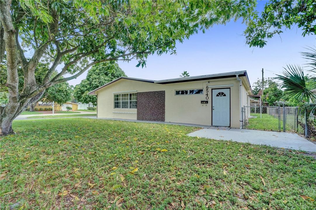 Recently Rented: $3,300 (4 beds, 2 baths, 1845 Square Feet)