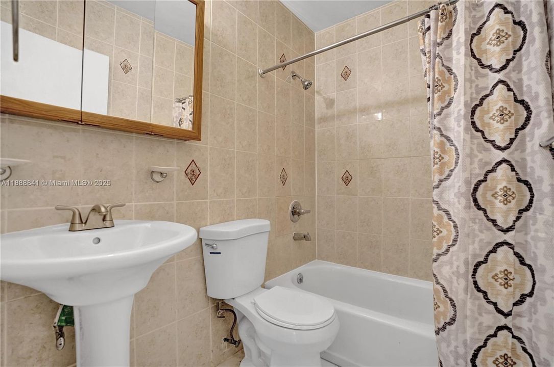 Recently Rented: $3,300 (4 beds, 2 baths, 1845 Square Feet)