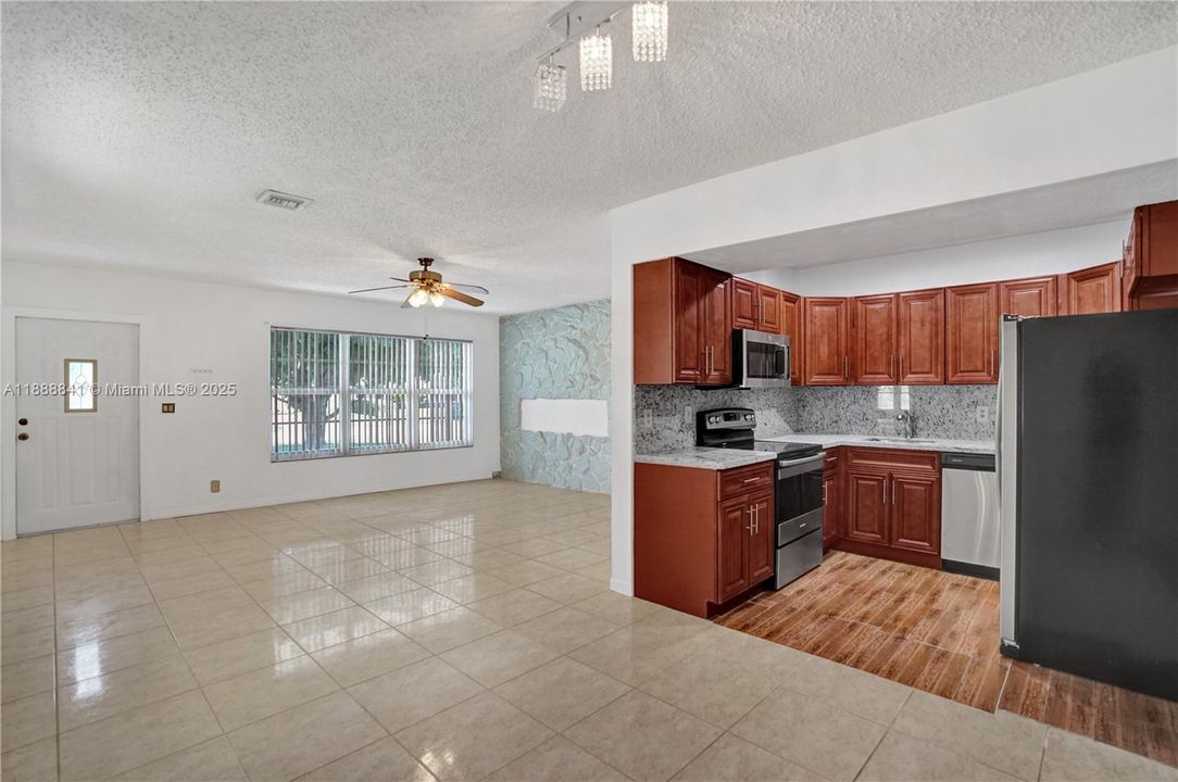 Recently Rented: $3,300 (4 beds, 2 baths, 1845 Square Feet)