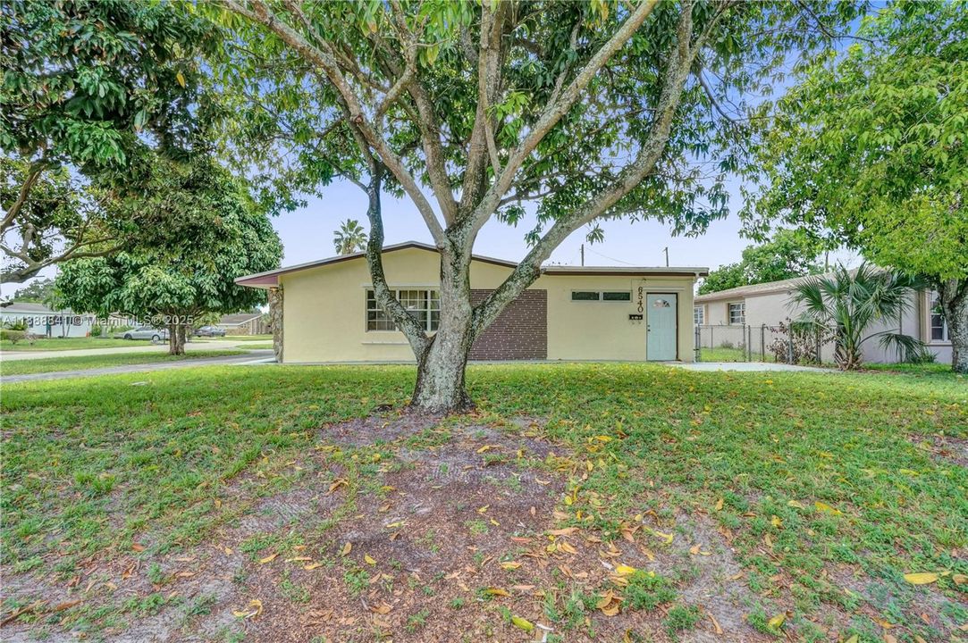 Recently Rented: $3,300 (4 beds, 2 baths, 1845 Square Feet)