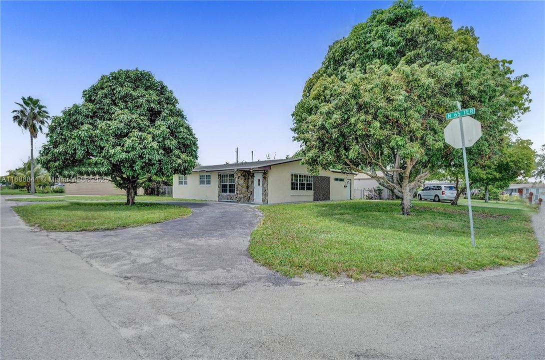 Recently Rented: $3,300 (4 beds, 2 baths, 1845 Square Feet)