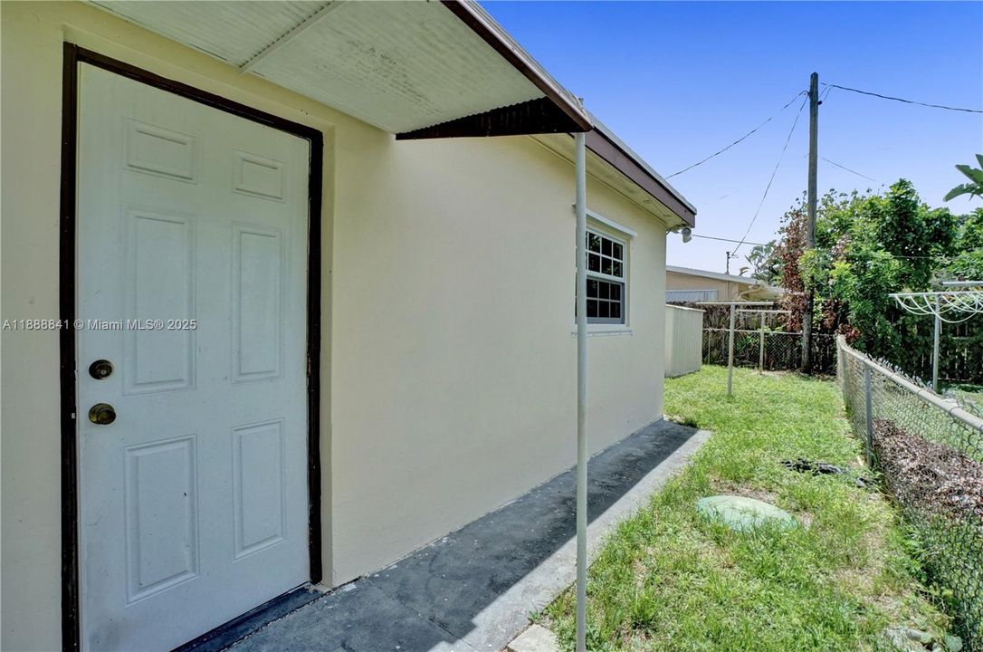 Recently Rented: $3,300 (4 beds, 2 baths, 1845 Square Feet)