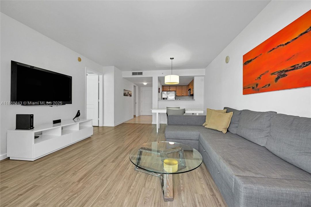 待售: $469,000 (1 贝兹, 1 浴室, 791 平方英尺)