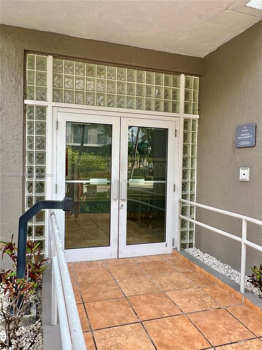 Recently Rented: $2,200 (2 beds, 2 baths, 865 Square Feet)