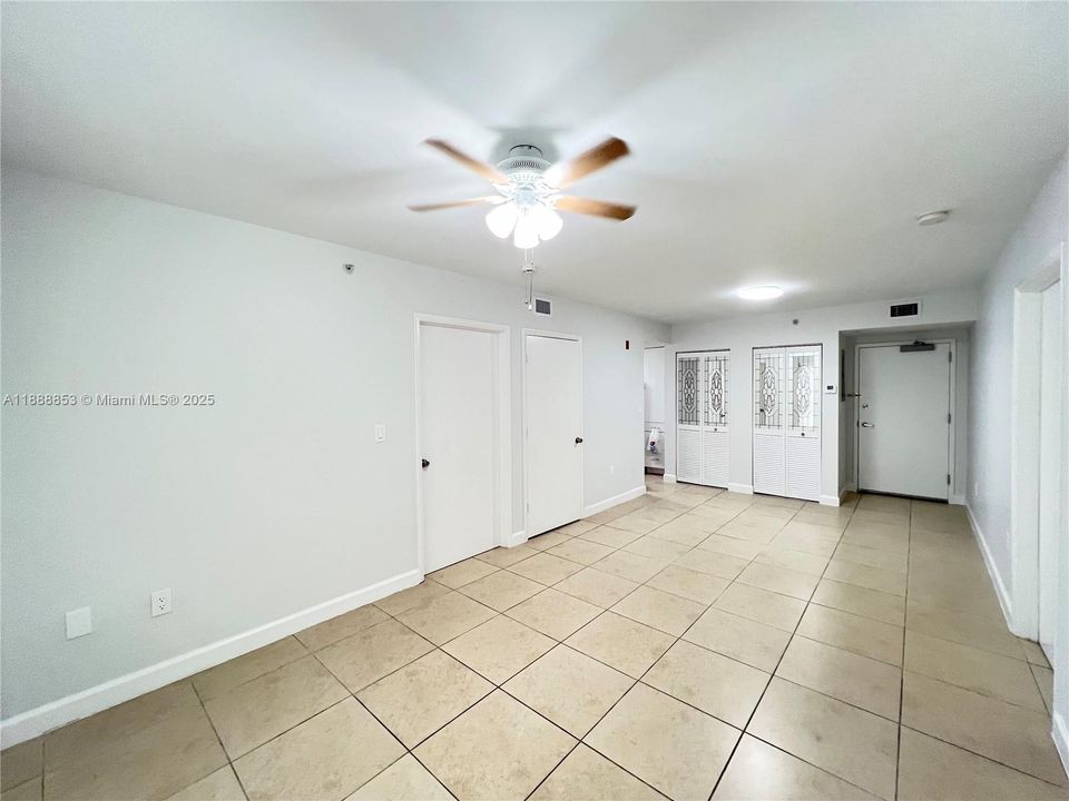 Recently Rented: $2,200 (2 beds, 2 baths, 865 Square Feet)