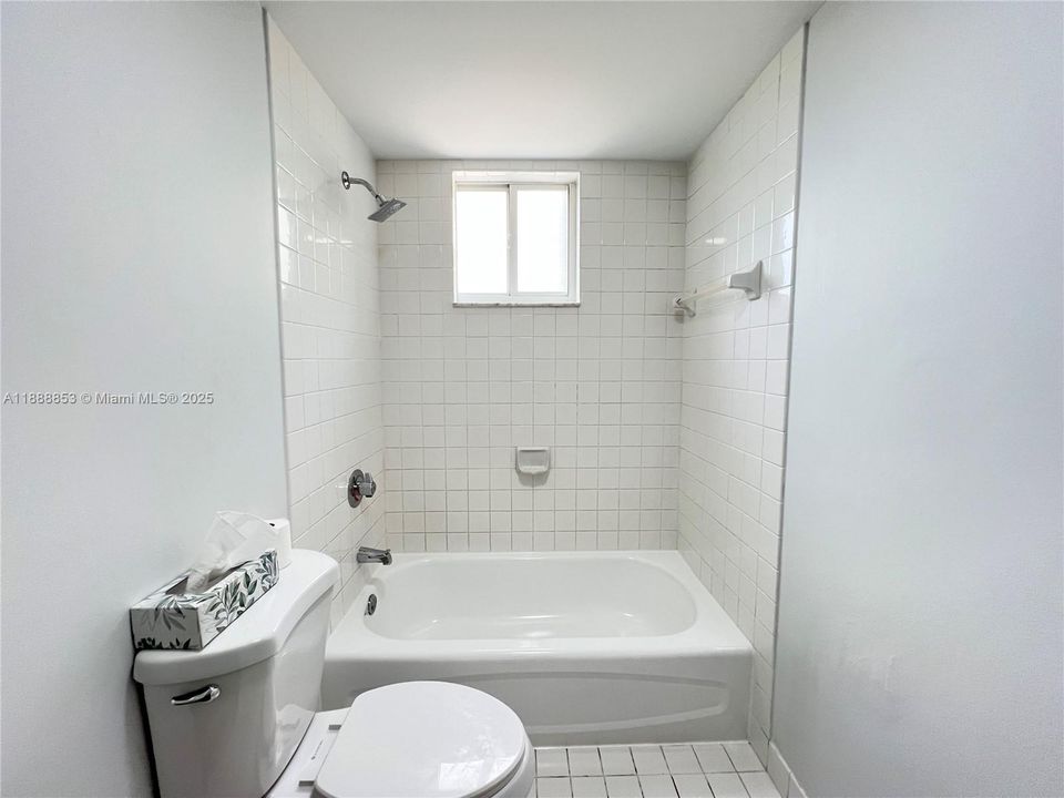 Recently Rented: $2,200 (2 beds, 2 baths, 865 Square Feet)