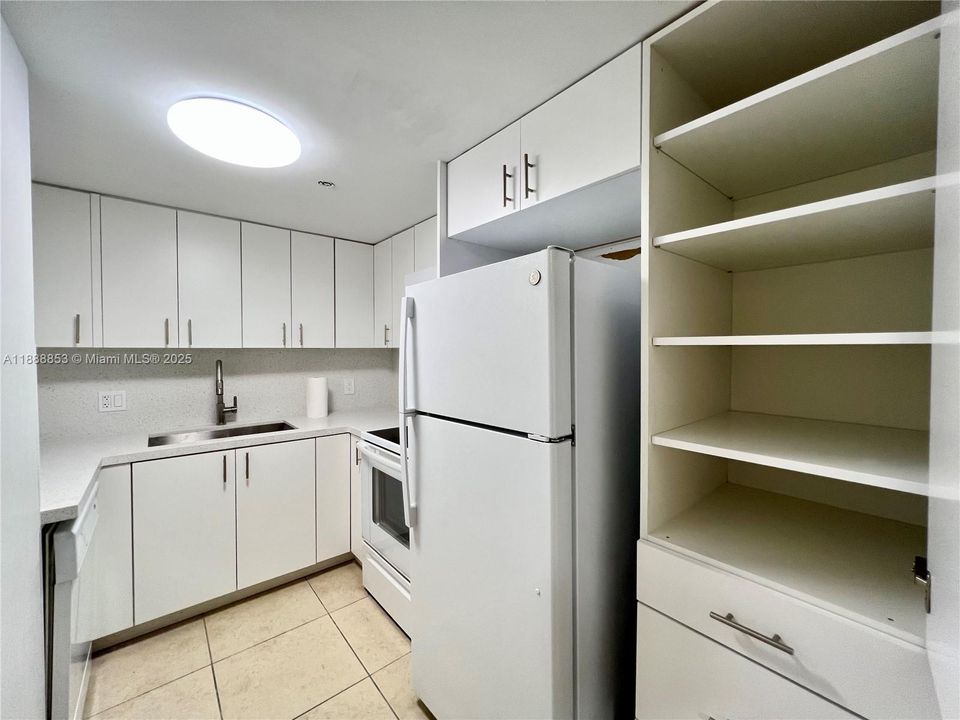 Recently Rented: $2,200 (2 beds, 2 baths, 865 Square Feet)