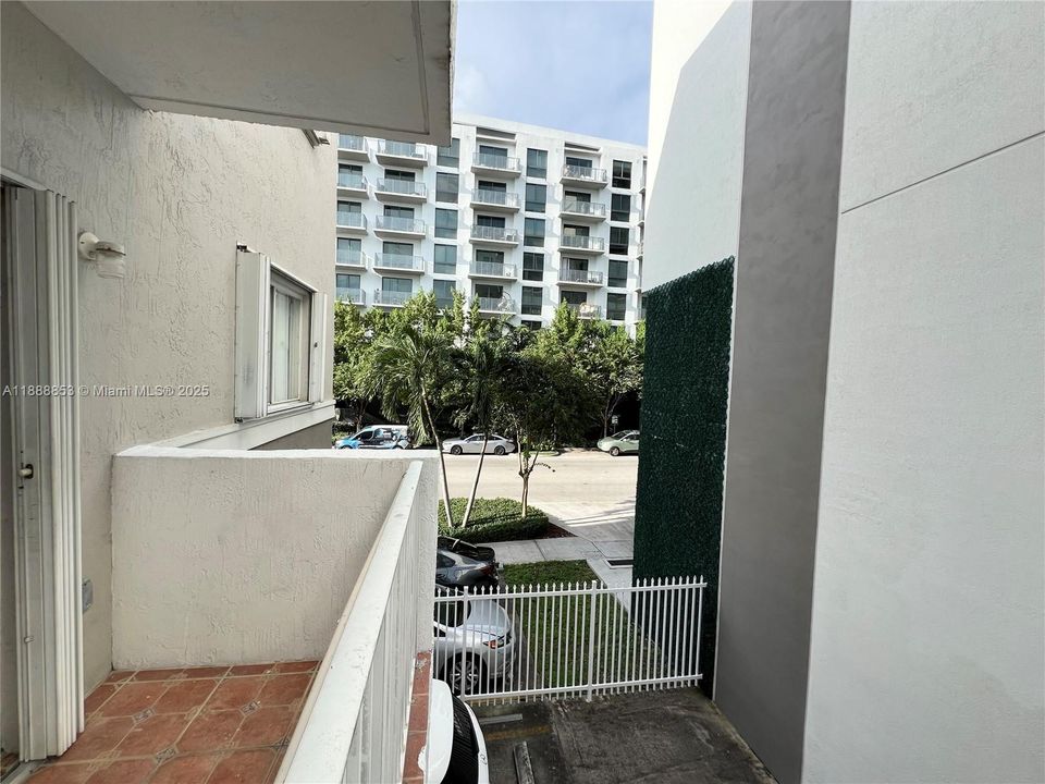 Recently Rented: $2,200 (2 beds, 2 baths, 865 Square Feet)