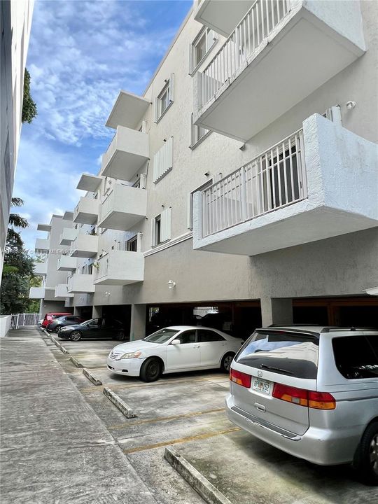 Recently Rented: $2,200 (2 beds, 2 baths, 865 Square Feet)