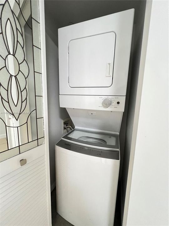 Recently Rented: $2,200 (2 beds, 2 baths, 865 Square Feet)