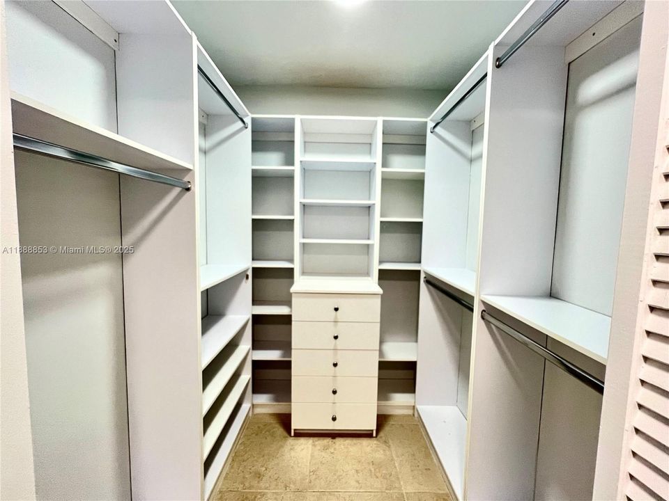 Recently Rented: $2,200 (2 beds, 2 baths, 865 Square Feet)