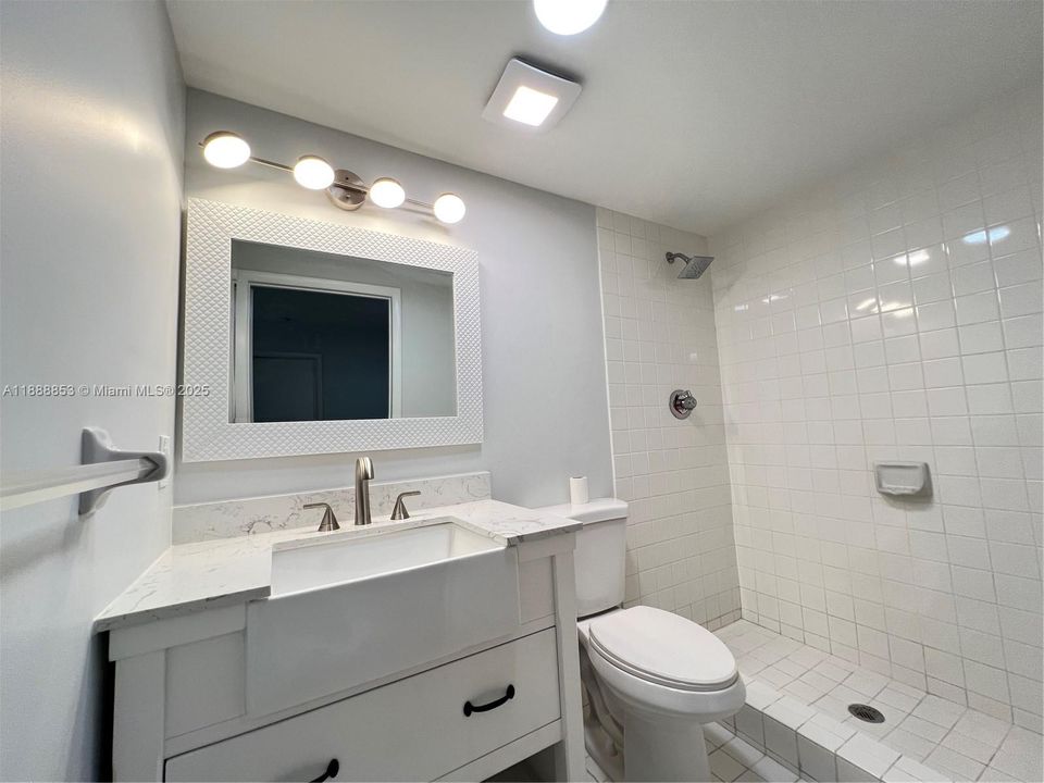 Recently Rented: $2,200 (2 beds, 2 baths, 865 Square Feet)