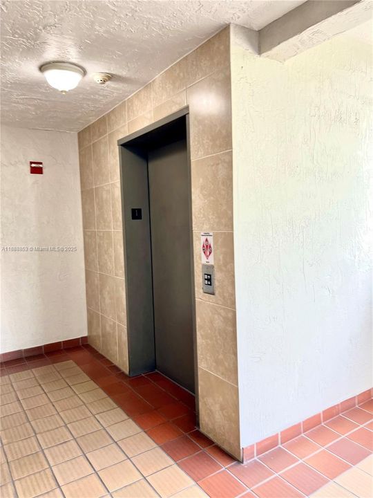 Recently Rented: $2,200 (2 beds, 2 baths, 865 Square Feet)