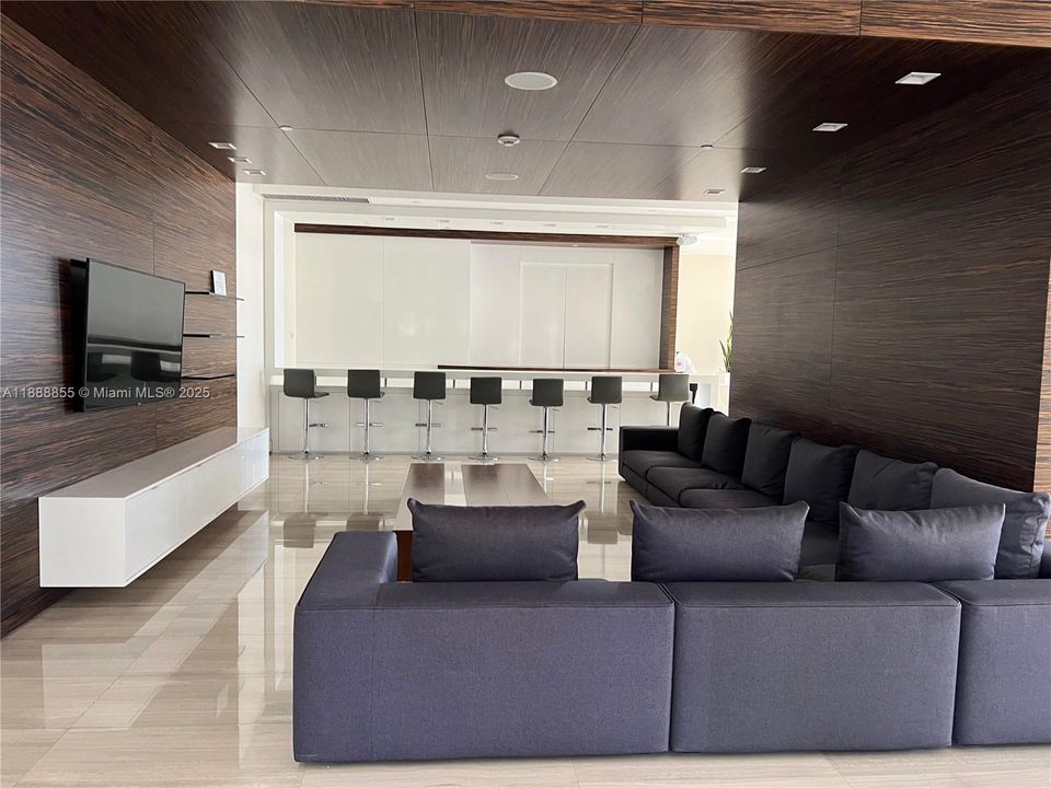 Недавно арендовано: $3,800 (1 спален, 1 ванн, 793 Квадратных фут)