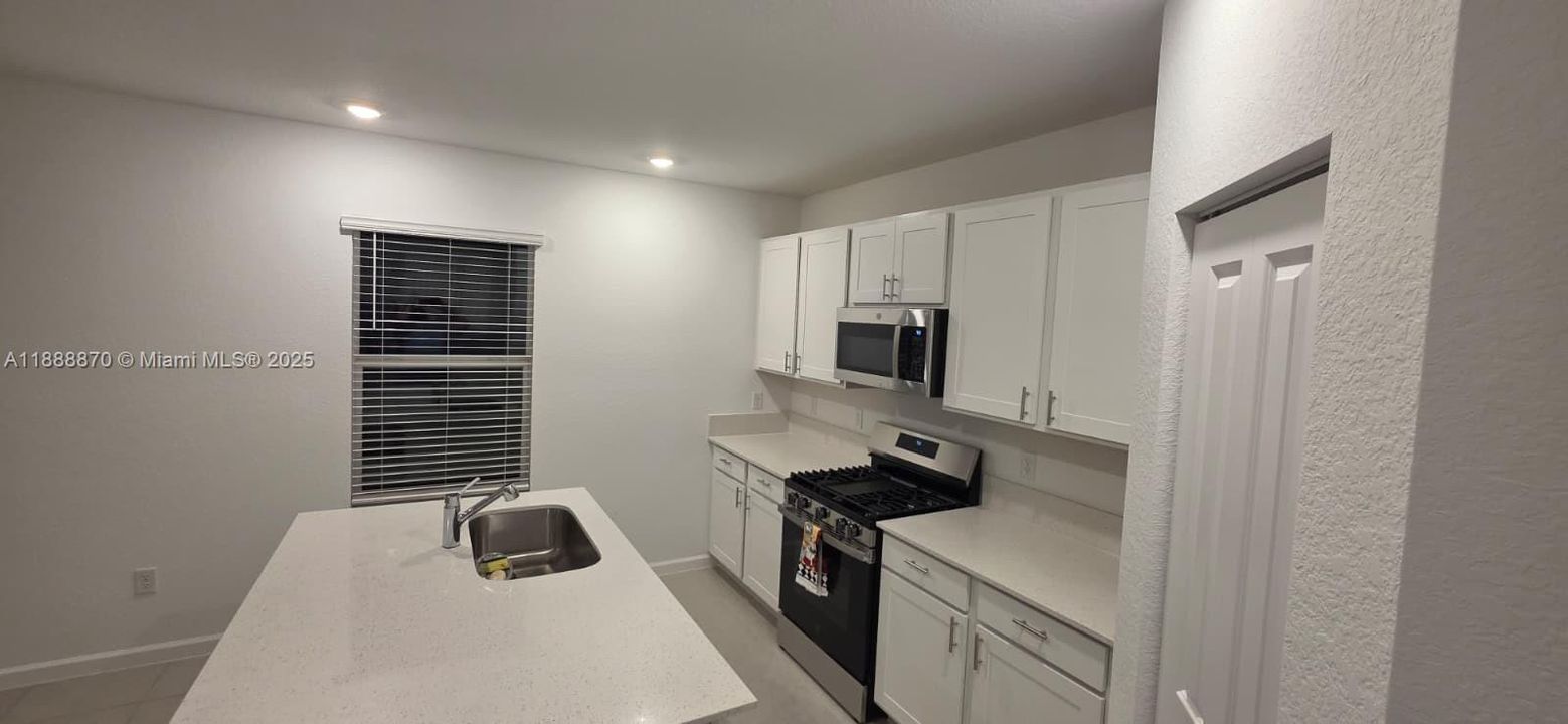 Active With Contract: $3,100 (5 beds, 3 baths, 2550 Square Feet)