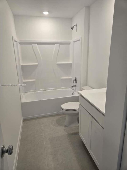 Active With Contract: $3,100 (5 beds, 3 baths, 2550 Square Feet)