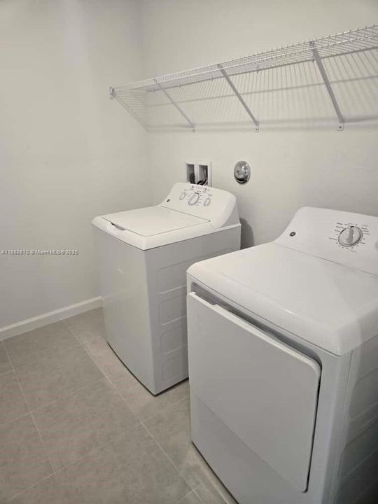 Active With Contract: $3,100 (5 beds, 3 baths, 2550 Square Feet)