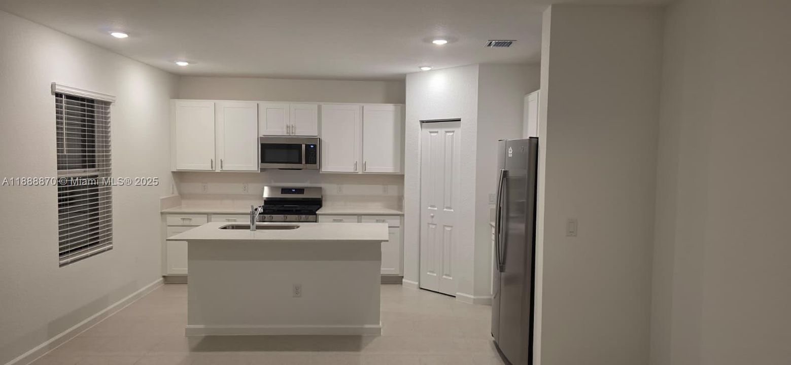 Active With Contract: $3,100 (5 beds, 3 baths, 2550 Square Feet)