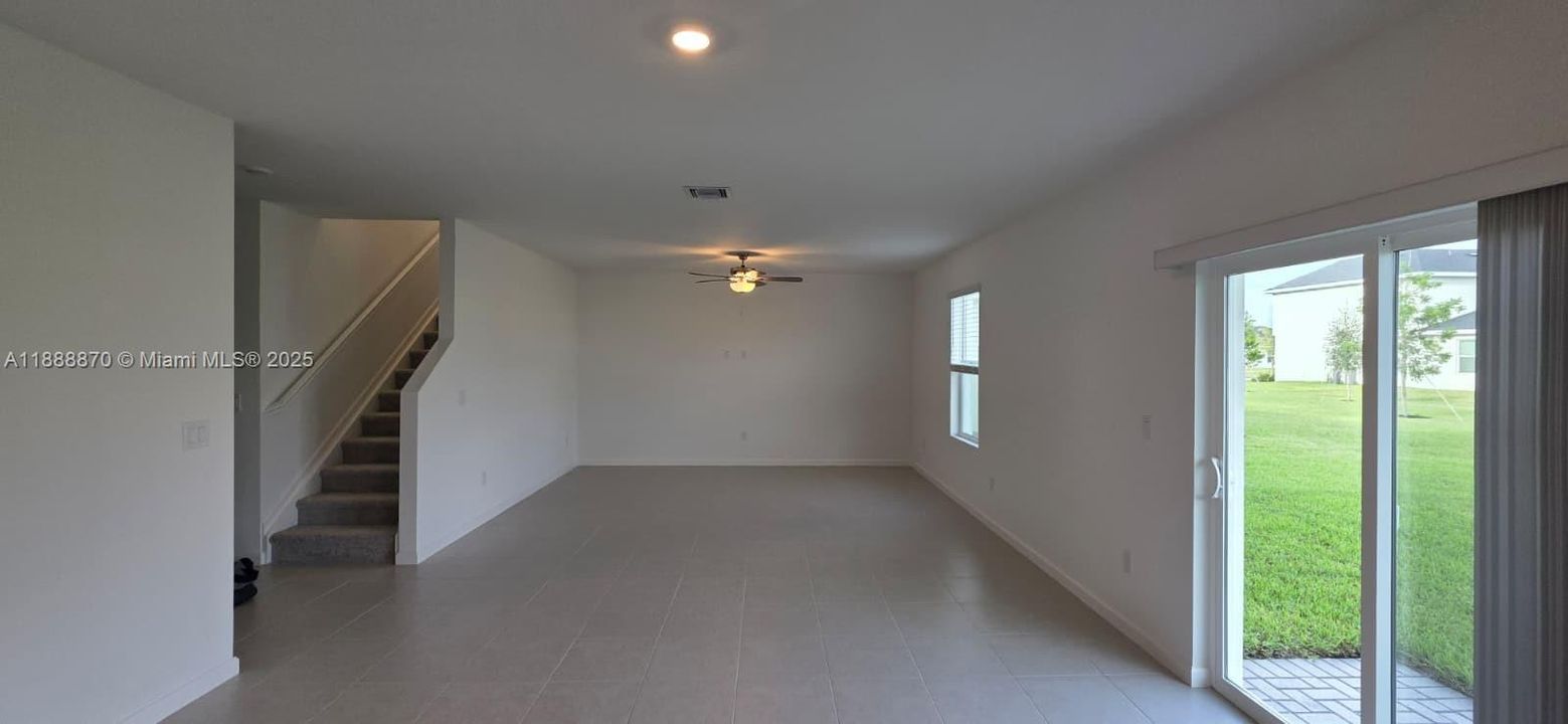 Active With Contract: $3,100 (5 beds, 3 baths, 2550 Square Feet)