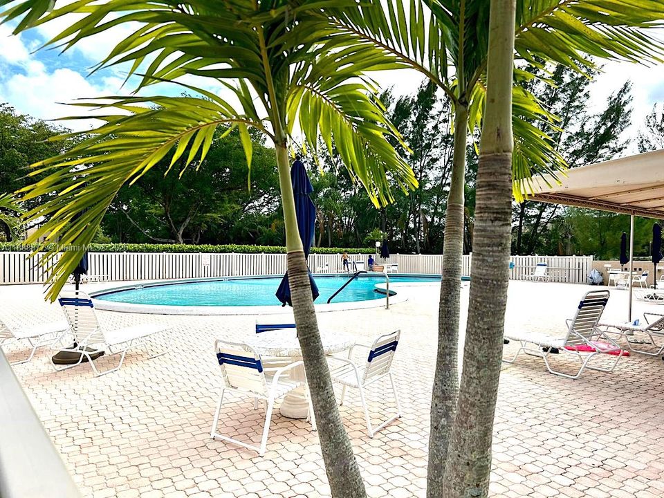 For Sale: $179,997 (2 beds, 2 baths, 1070 Square Feet)