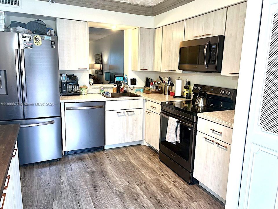 For Sale: $179,997 (2 beds, 2 baths, 1070 Square Feet)