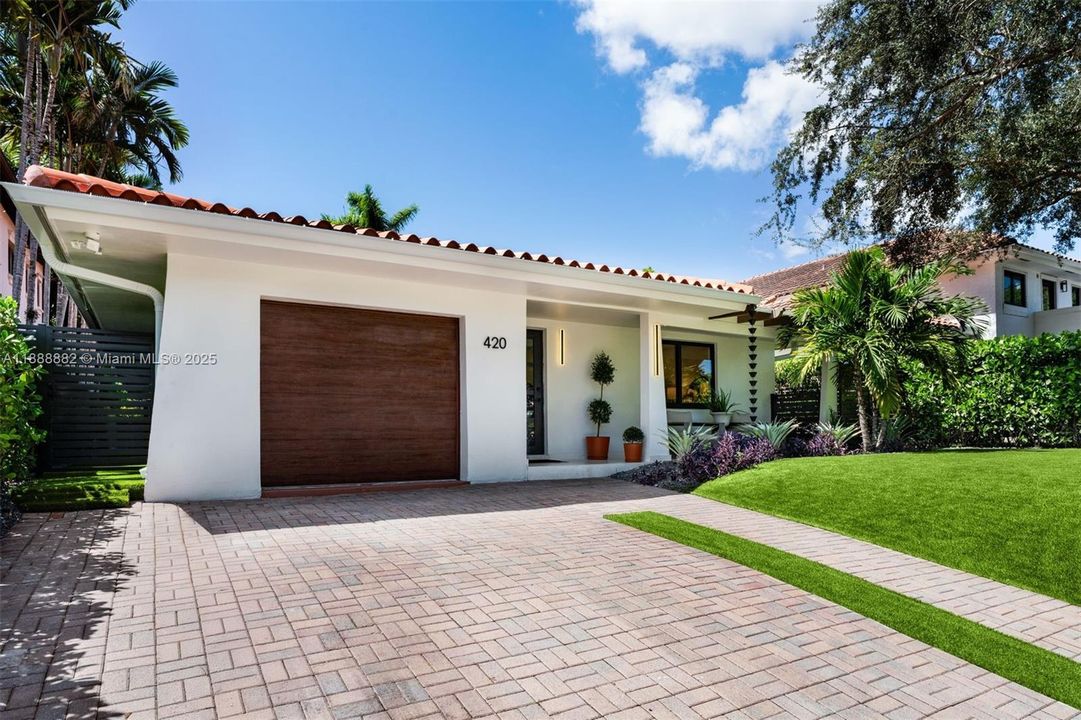 Active With Contract: $1,900,000 (4 beds, 3 baths, 3178 Square Feet)