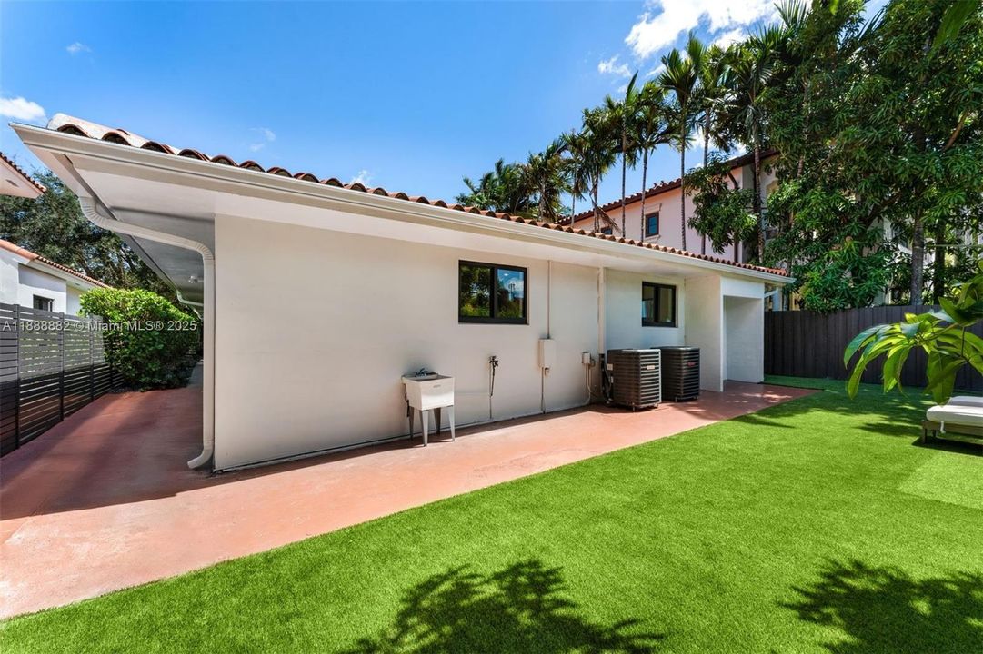 Active With Contract: $1,900,000 (4 beds, 3 baths, 3178 Square Feet)