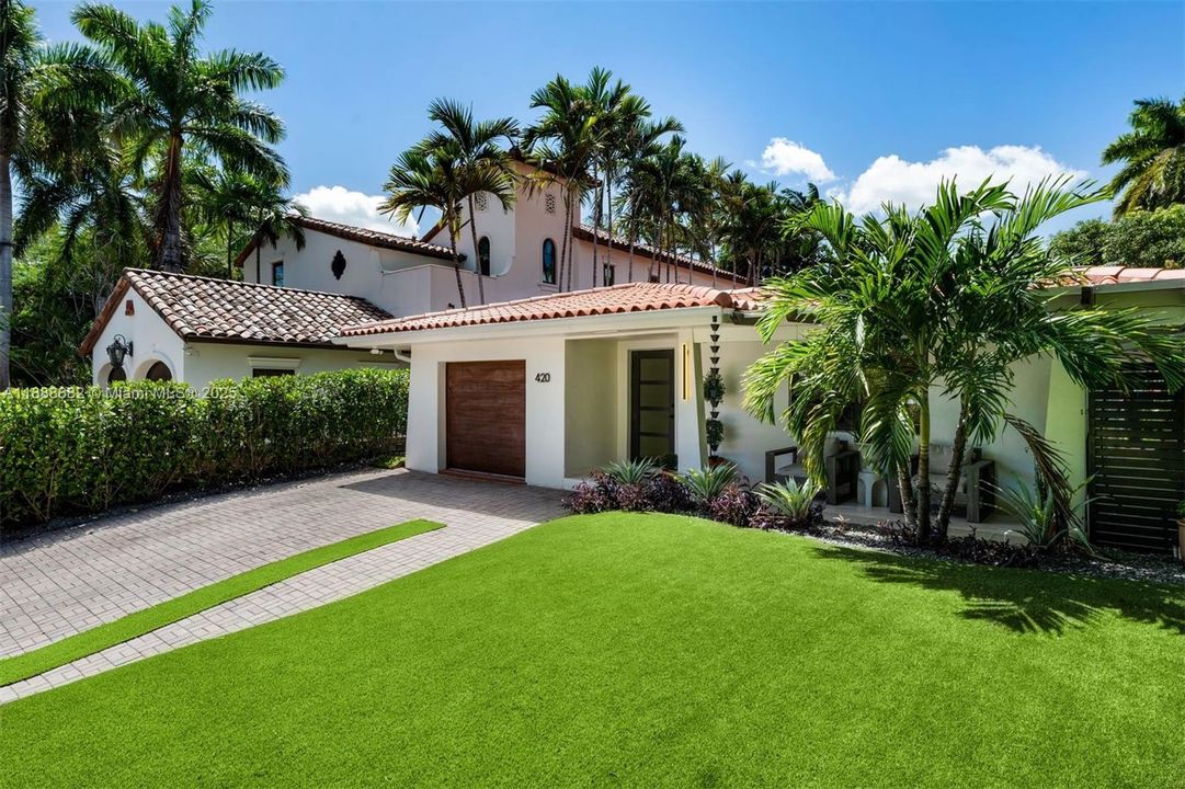 Active With Contract: $1,900,000 (4 beds, 3 baths, 3178 Square Feet)