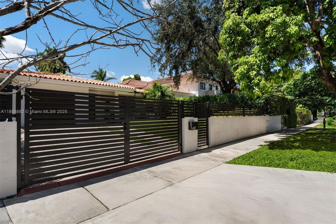 Active With Contract: $1,900,000 (4 beds, 3 baths, 3178 Square Feet)