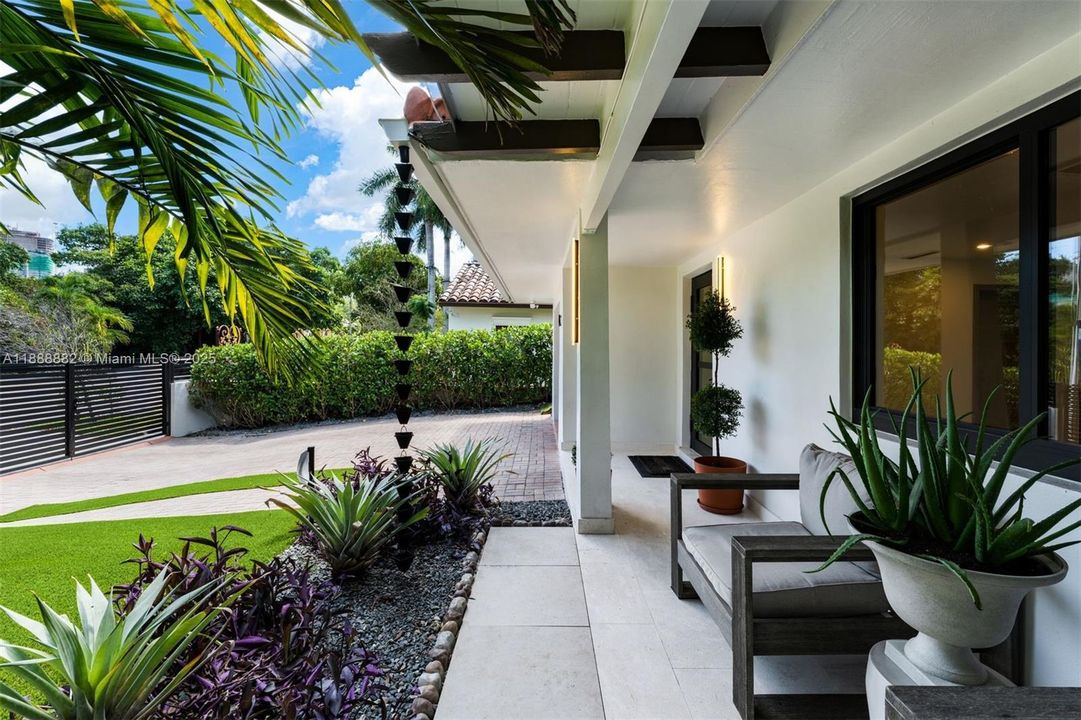 Active With Contract: $1,900,000 (4 beds, 3 baths, 3178 Square Feet)