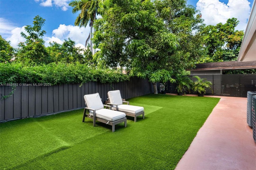 Active With Contract: $1,900,000 (4 beds, 3 baths, 3178 Square Feet)