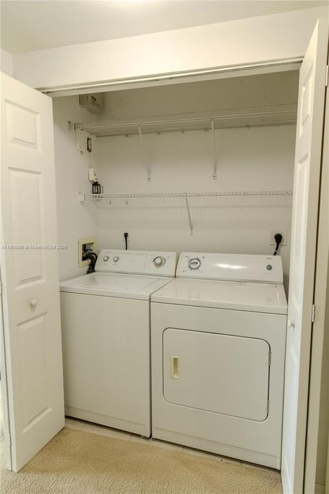 合同活跃: $259,000 (2 贝兹, 2 浴室, 977 平方英尺)