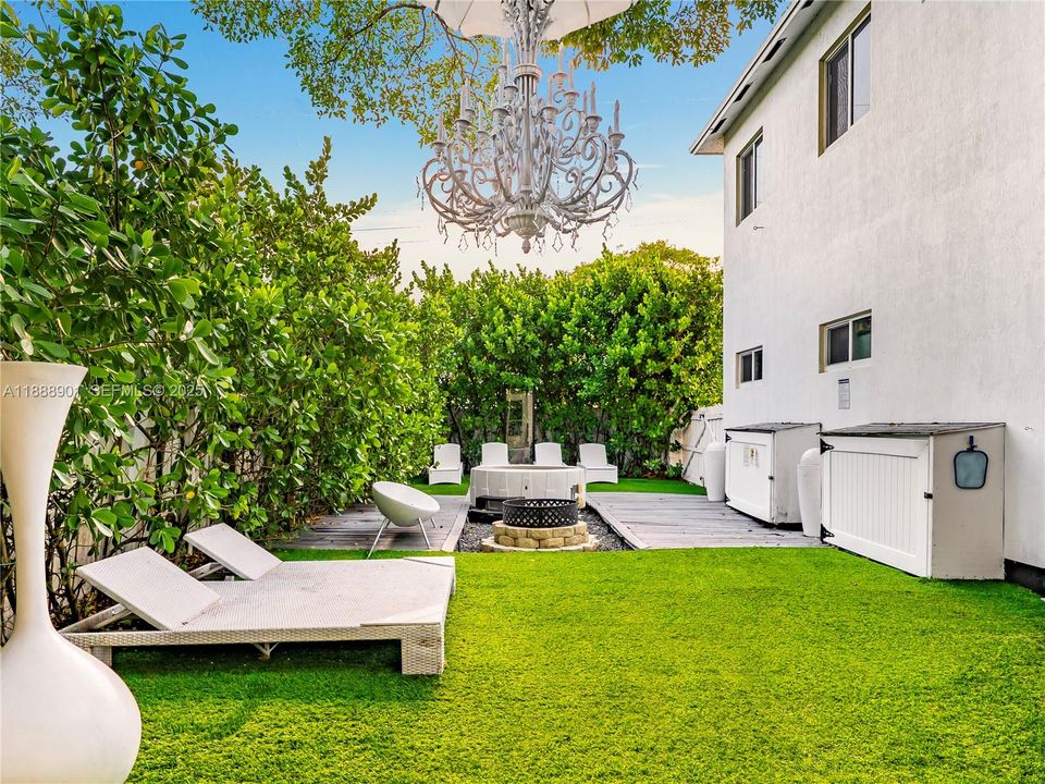 На продажу: $1,250,000 (7 спален, 4 ванн, 3591 Квадратных фут)