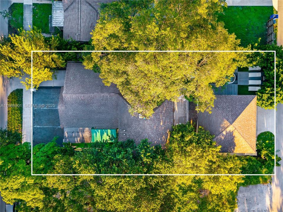 На продажу: $1,250,000 (7 спален, 4 ванн, 3591 Квадратных фут)