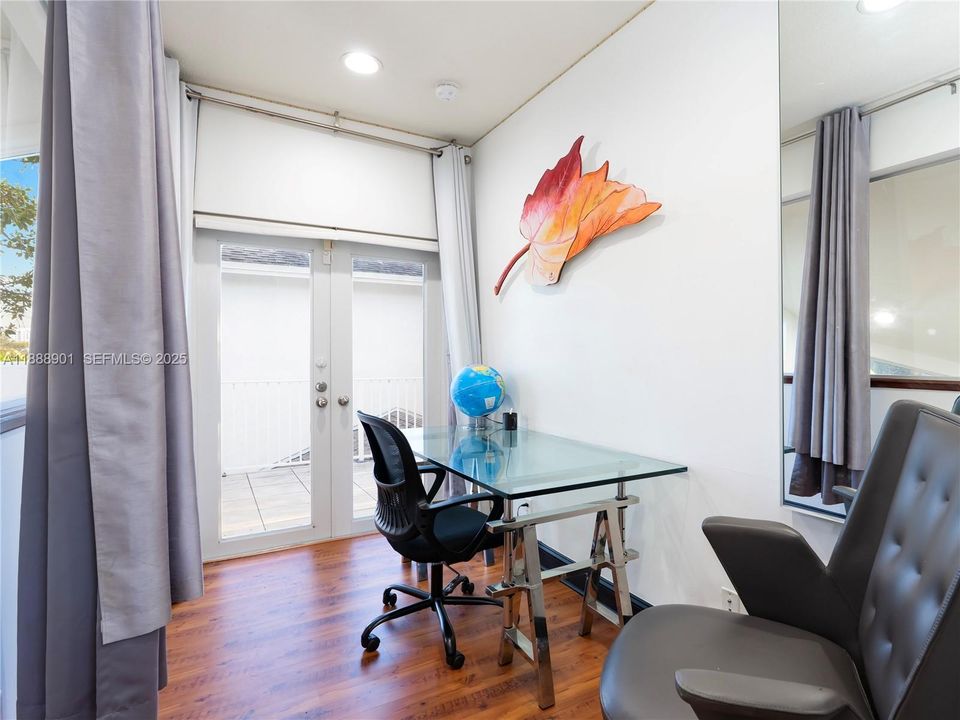 На продажу: $1,250,000 (7 спален, 4 ванн, 3591 Квадратных фут)