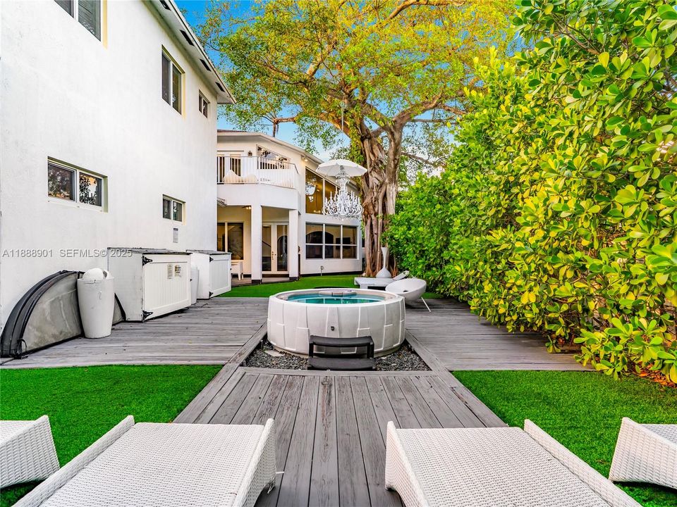 На продажу: $1,250,000 (7 спален, 4 ванн, 3591 Квадратных фут)