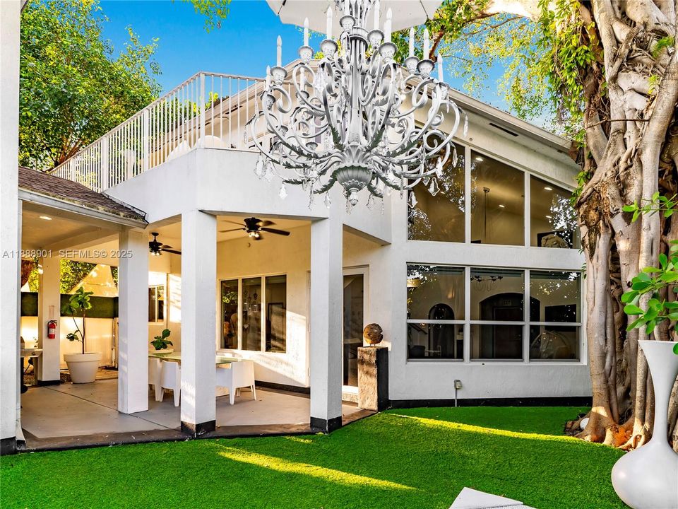 На продажу: $1,250,000 (7 спален, 4 ванн, 3591 Квадратных фут)