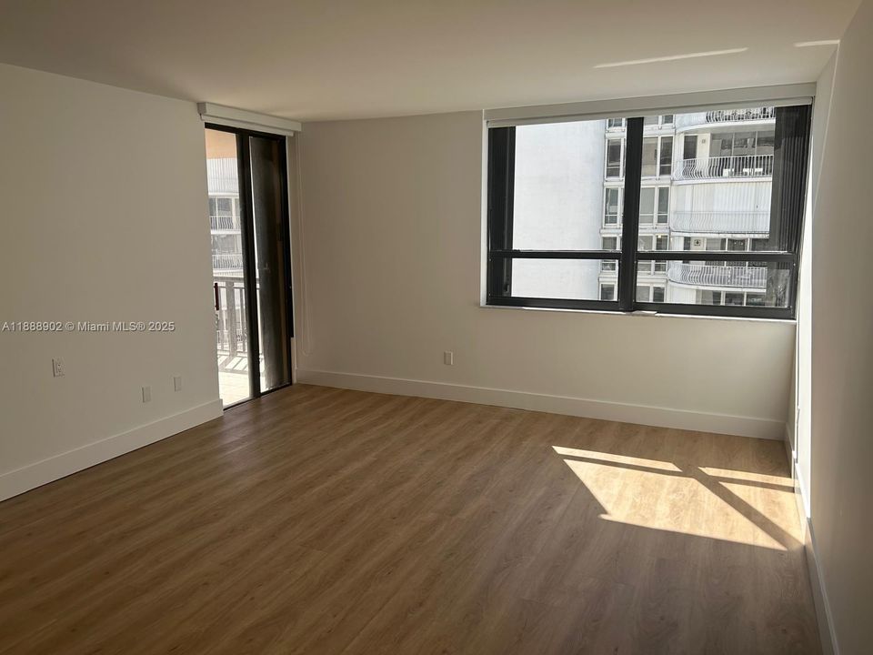 Active With Contract: $7,900 (2 beds, 2 baths, 2018 Square Feet)