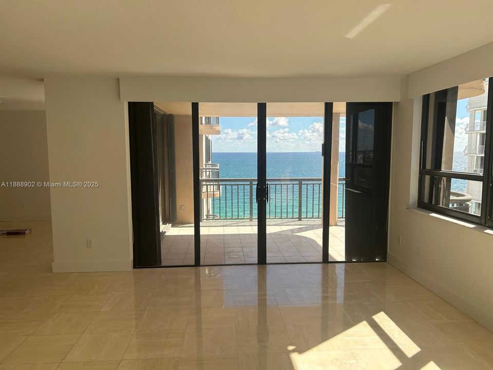 Active With Contract: $7,900 (2 beds, 2 baths, 2018 Square Feet)