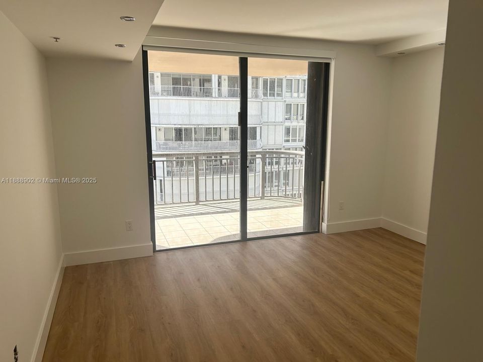 Active With Contract: $7,900 (2 beds, 2 baths, 2018 Square Feet)