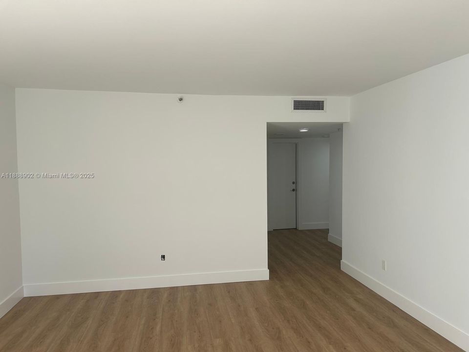 Active With Contract: $7,900 (2 beds, 2 baths, 2018 Square Feet)