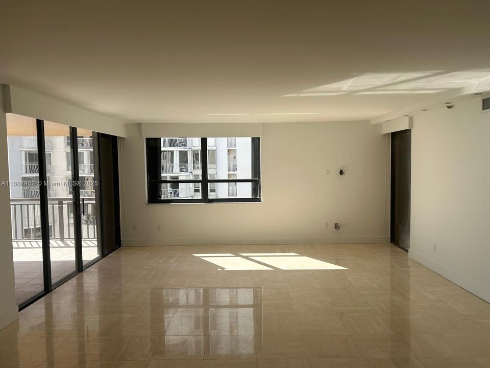 Active With Contract: $7,900 (2 beds, 2 baths, 2018 Square Feet)