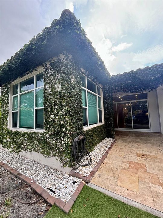 Active With Contract: $4,900 (4 beds, 3 baths, 2426 Square Feet)